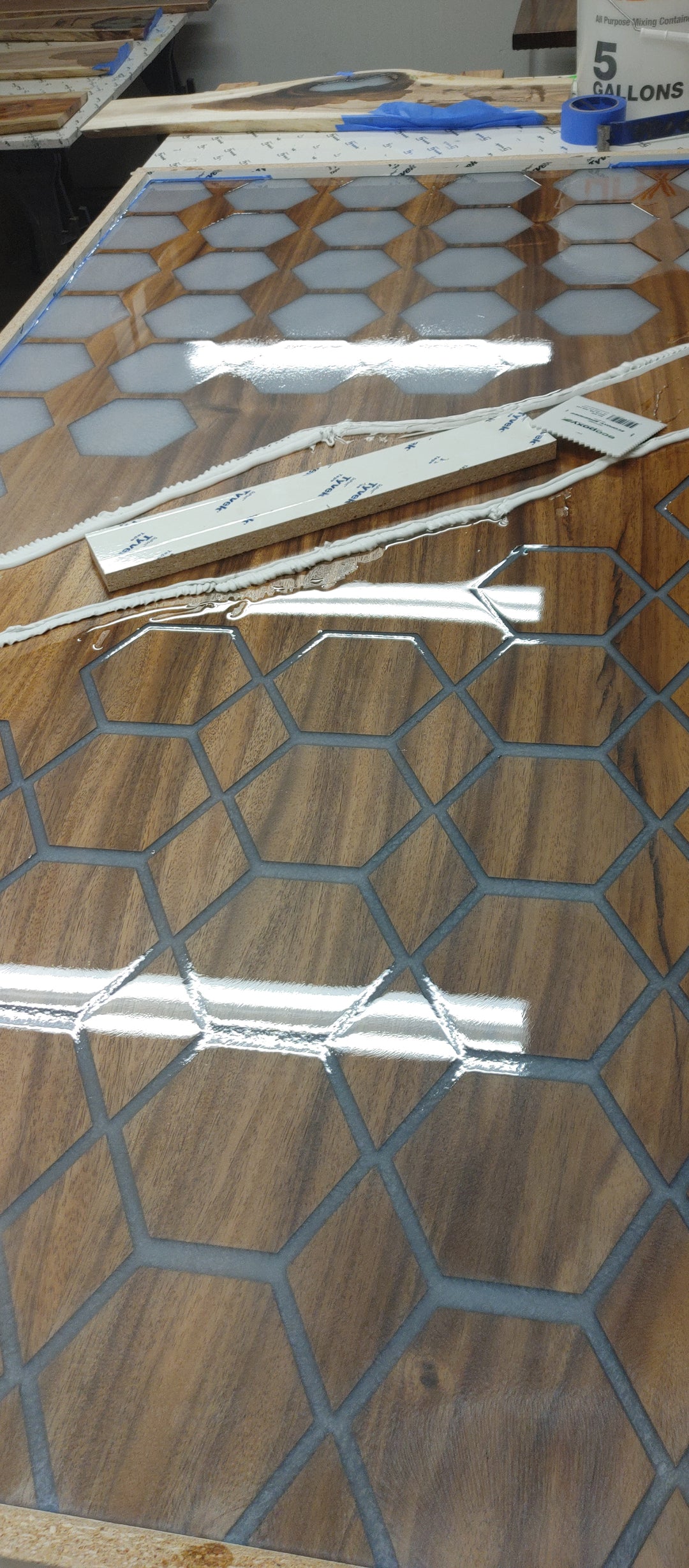 Hexagonal engraved mesh in a parota  slab